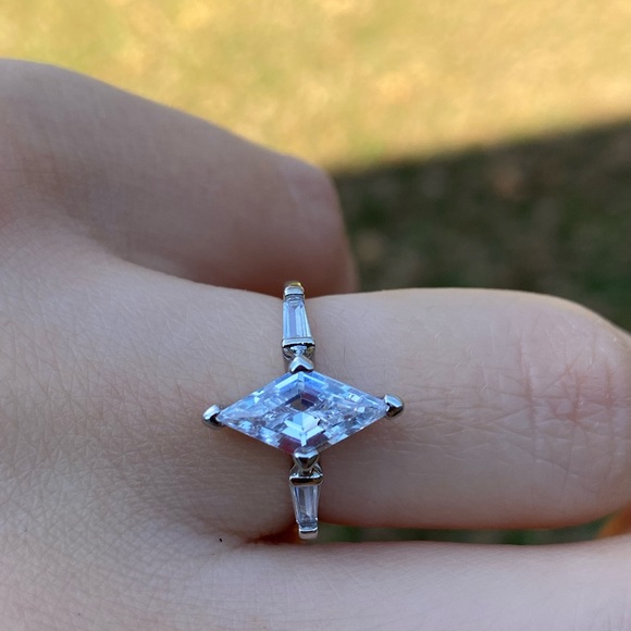 New Silver 925 Ring Creative Moissanite Gemstone - Picture 4 of 10